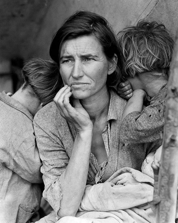famous photo of the migrant dust bown mother.