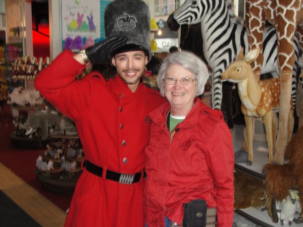 Schwarz greeter and Sandra
