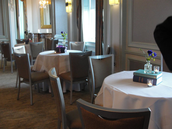 Reception room before dinner