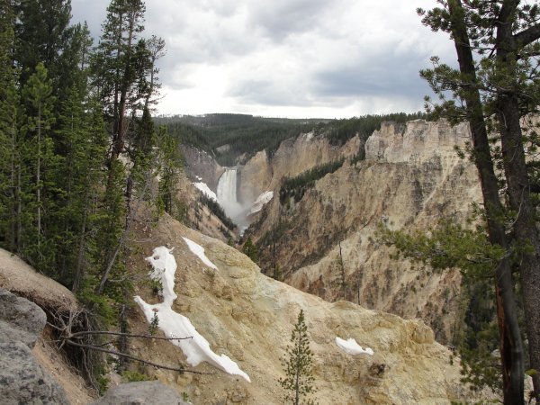 A picture of the grand canyon of Yellowston